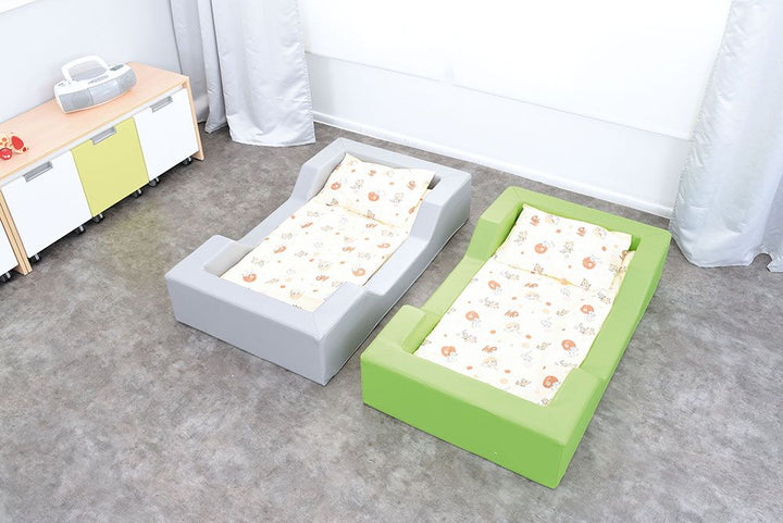 Foam bed with cut outs - lime - EASE
