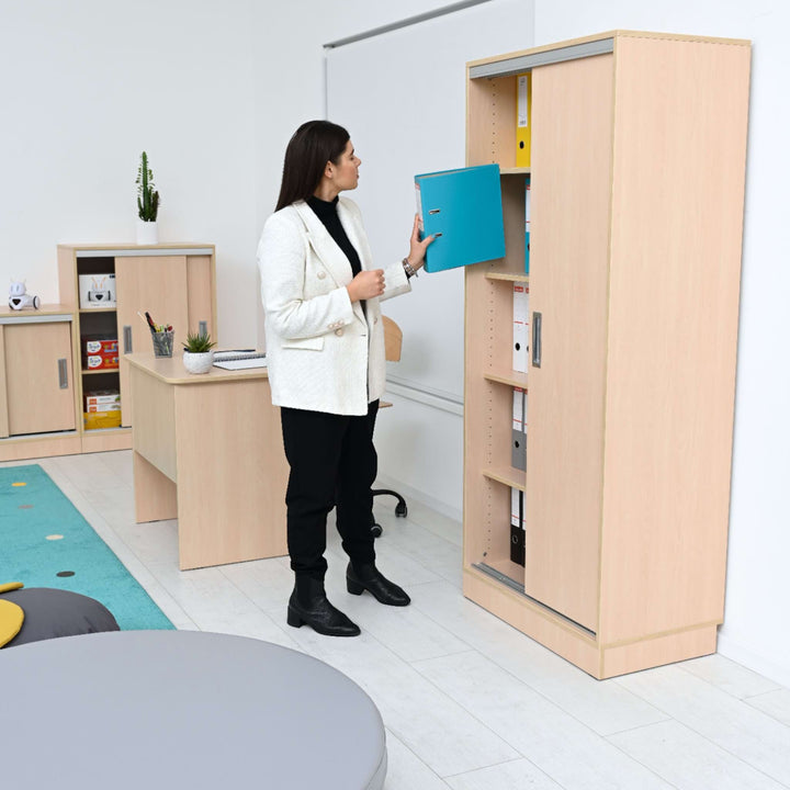 High Cabinet with sliding doors in maple - EASE
