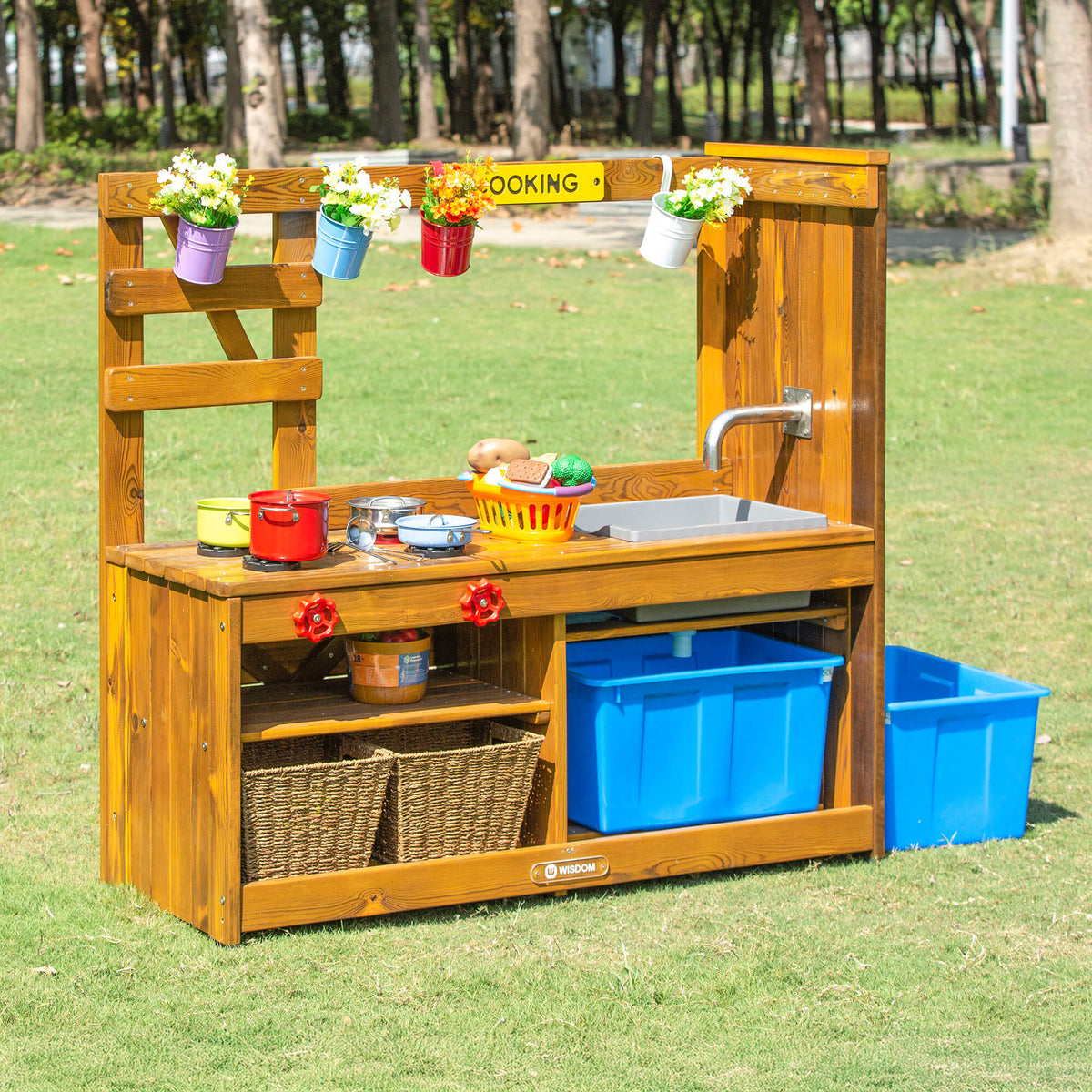 Outdoor Kitchen with Pump - EASE
