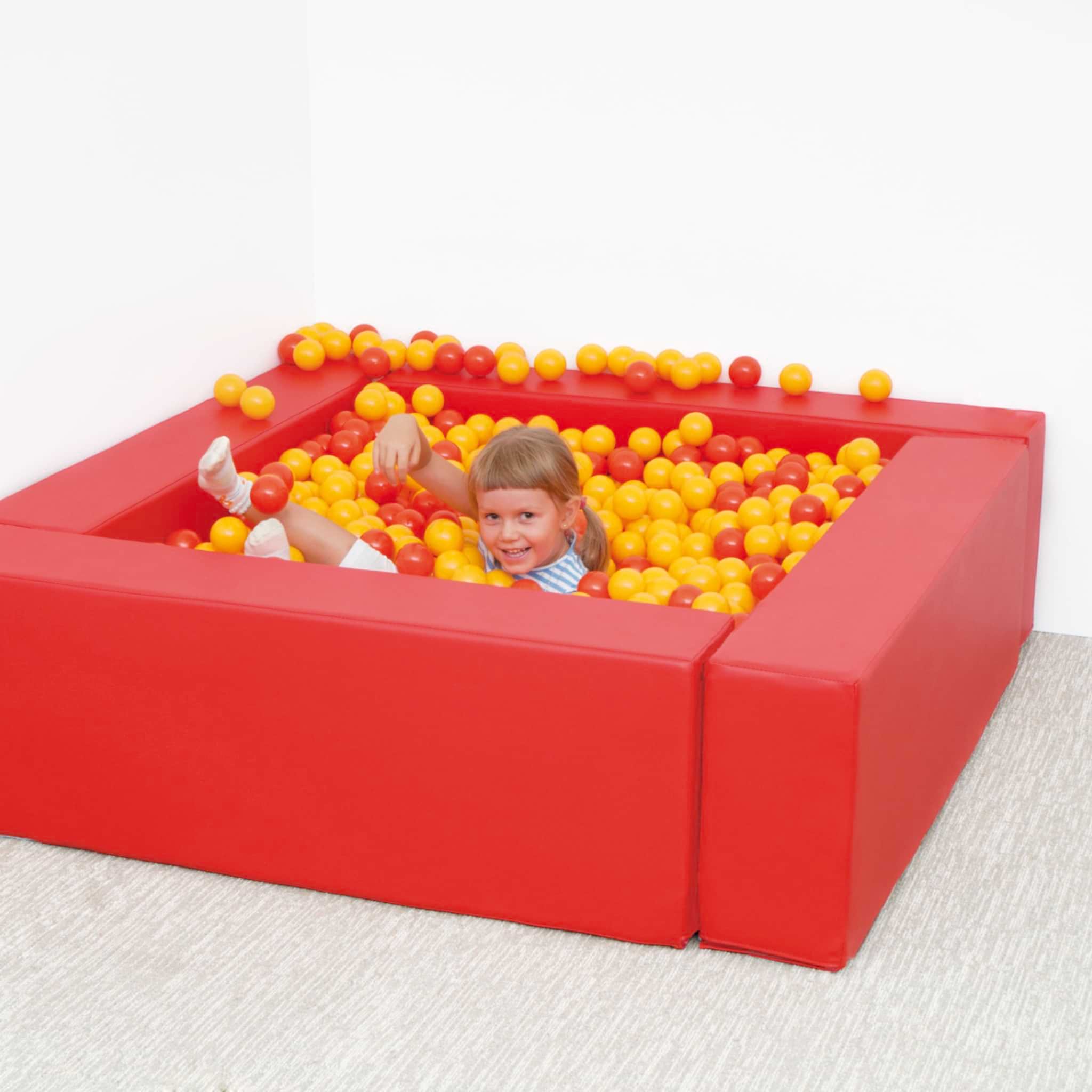 Red Ball Pool - 140 x 140 cm – EASE