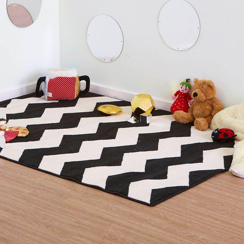 Zig Zag Patterned Black and Cream Rug